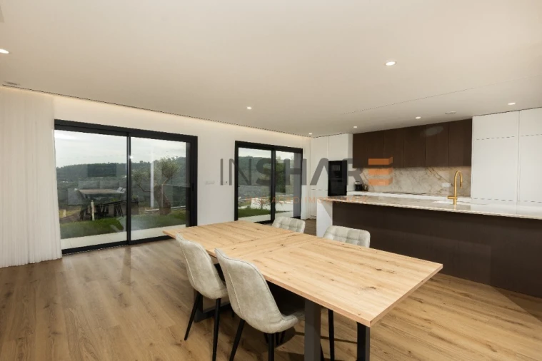 Moradia T4 para Venda em Escariz (São Mamede) e Escariz (São Martinho) Foto 22