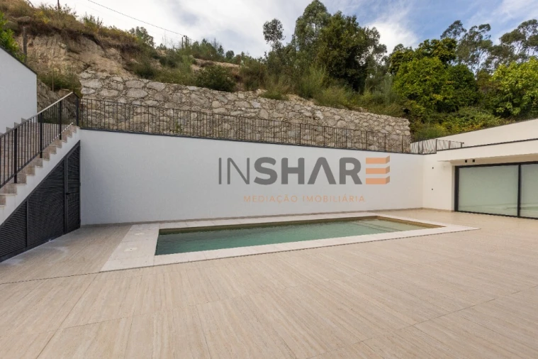 Moradia T4 para Venda em Escariz (São Mamede) e Escariz (São Martinho) Foto 8