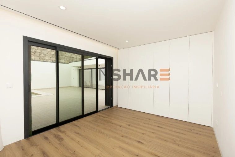 Moradia T4 para Venda em Escariz (São Mamede) e Escariz (São Martinho) Foto 39