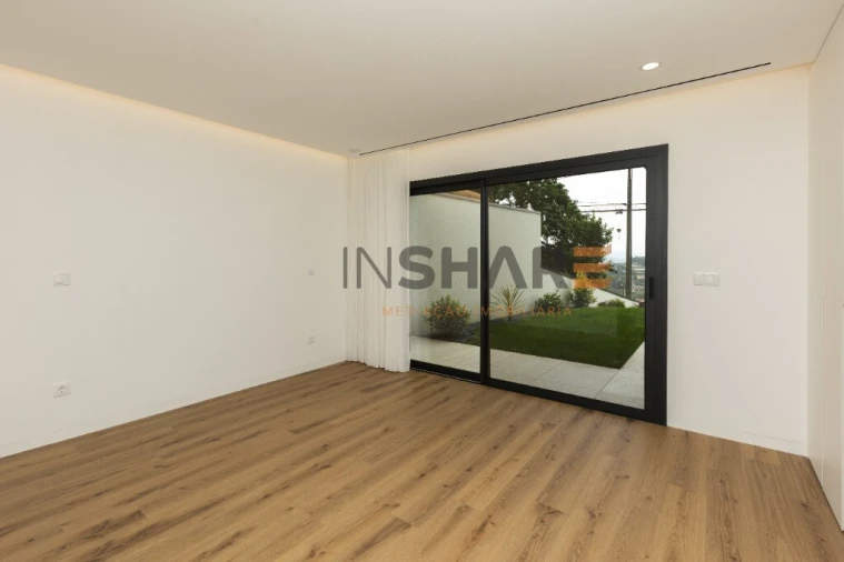 Moradia T4 para Venda em Escariz (São Mamede) e Escariz (São Martinho) Foto 28