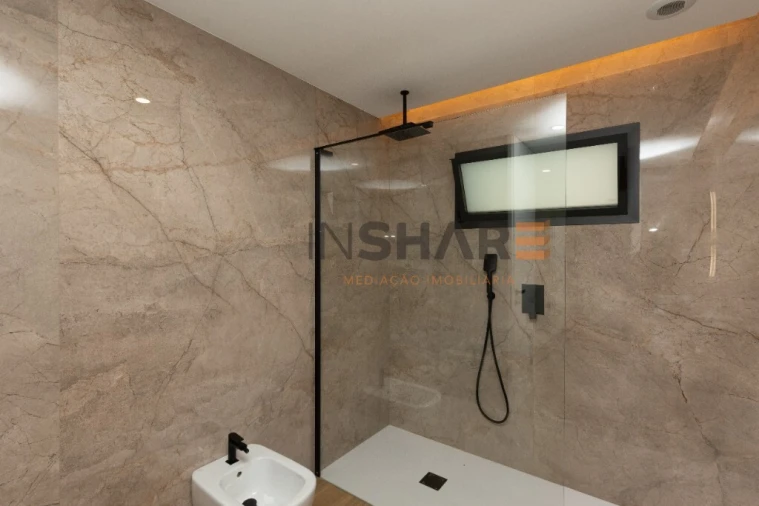 Moradia T4 para Venda em Escariz (São Mamede) e Escariz (São Martinho) Foto 32