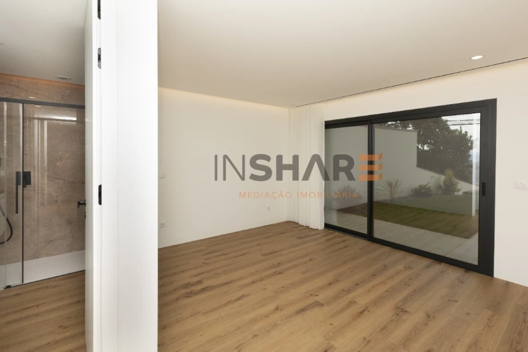 Moradia T4 para Venda em Escariz (São Mamede) e Escariz (São Martinho) Foto 27