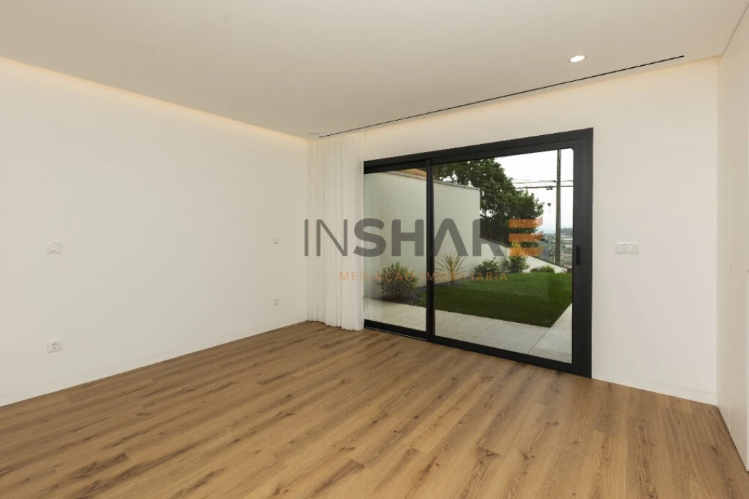 Moradia T4 para Venda em Escariz (São Mamede) e Escariz (São Martinho) Foto 28