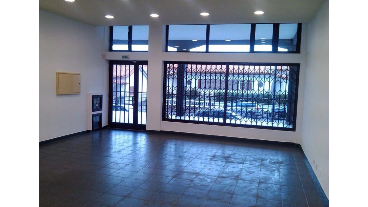 Loja para Venda em Mafamude e Vilar do Paraíso Foto 5