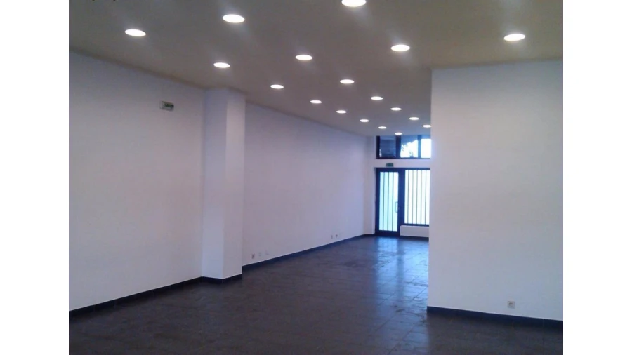 Loja para Venda em Mafamude e Vilar do Paraíso Foto 2