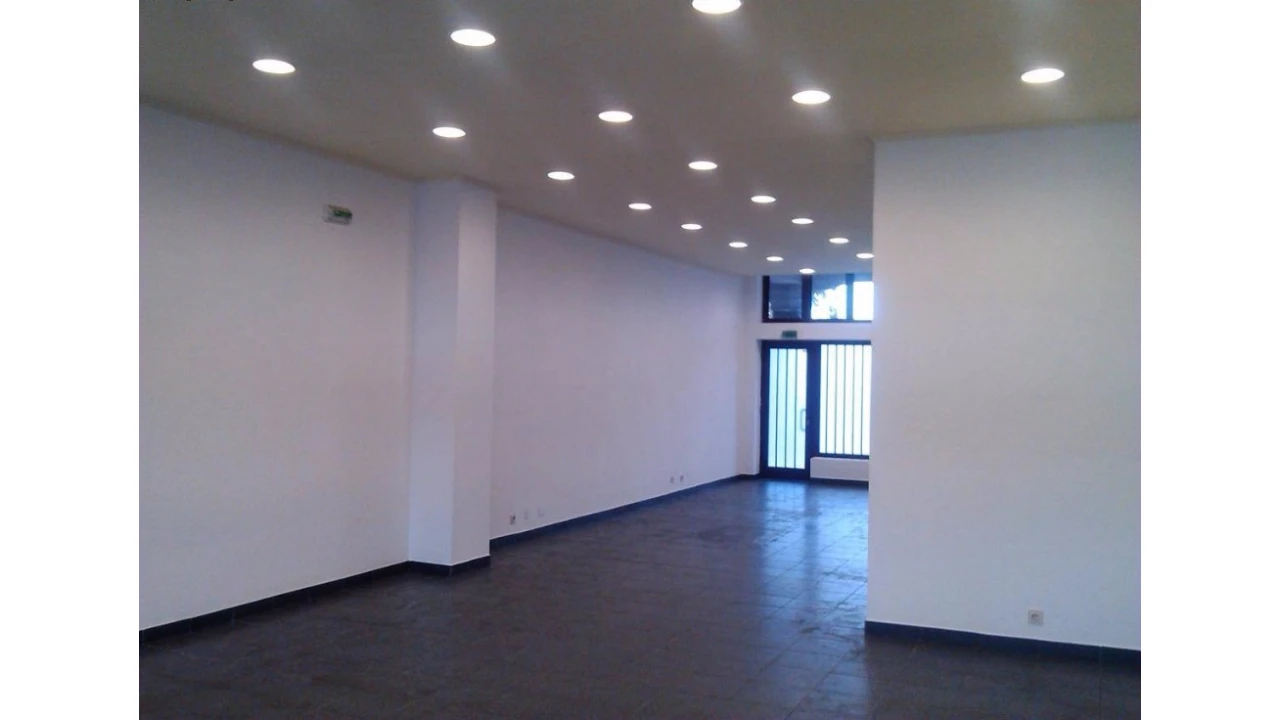 Loja para Venda em Mafamude e Vilar do Paraíso Foto 2