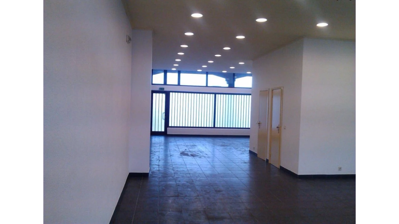 Loja para Venda em Mafamude e Vilar do Paraíso Foto 1