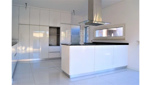 Moradia T3 para Venda em Sesimbra (Castelo)