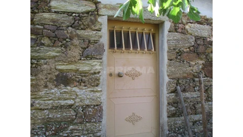 Terreno para Venda em Cebolais de Cima e Retaxo