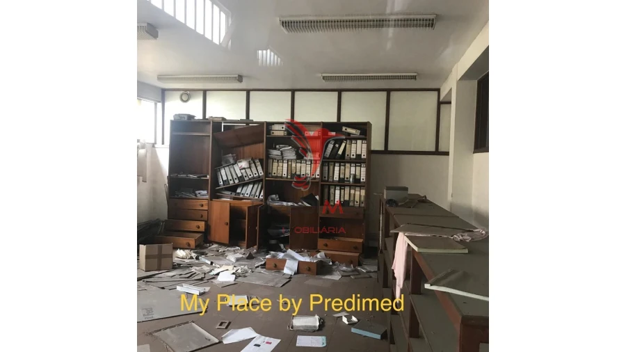 Armazém para Venda em Milheiros Foto 18