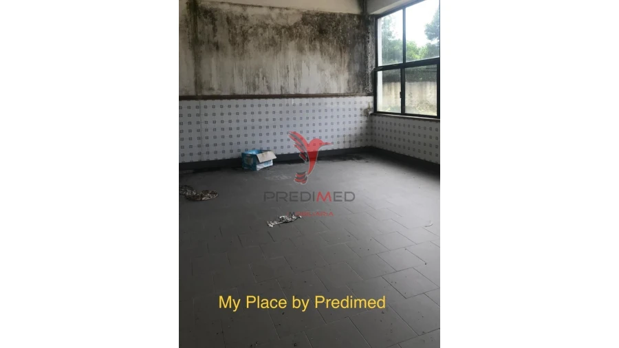 Armazém para Venda em Milheiros Foto 10