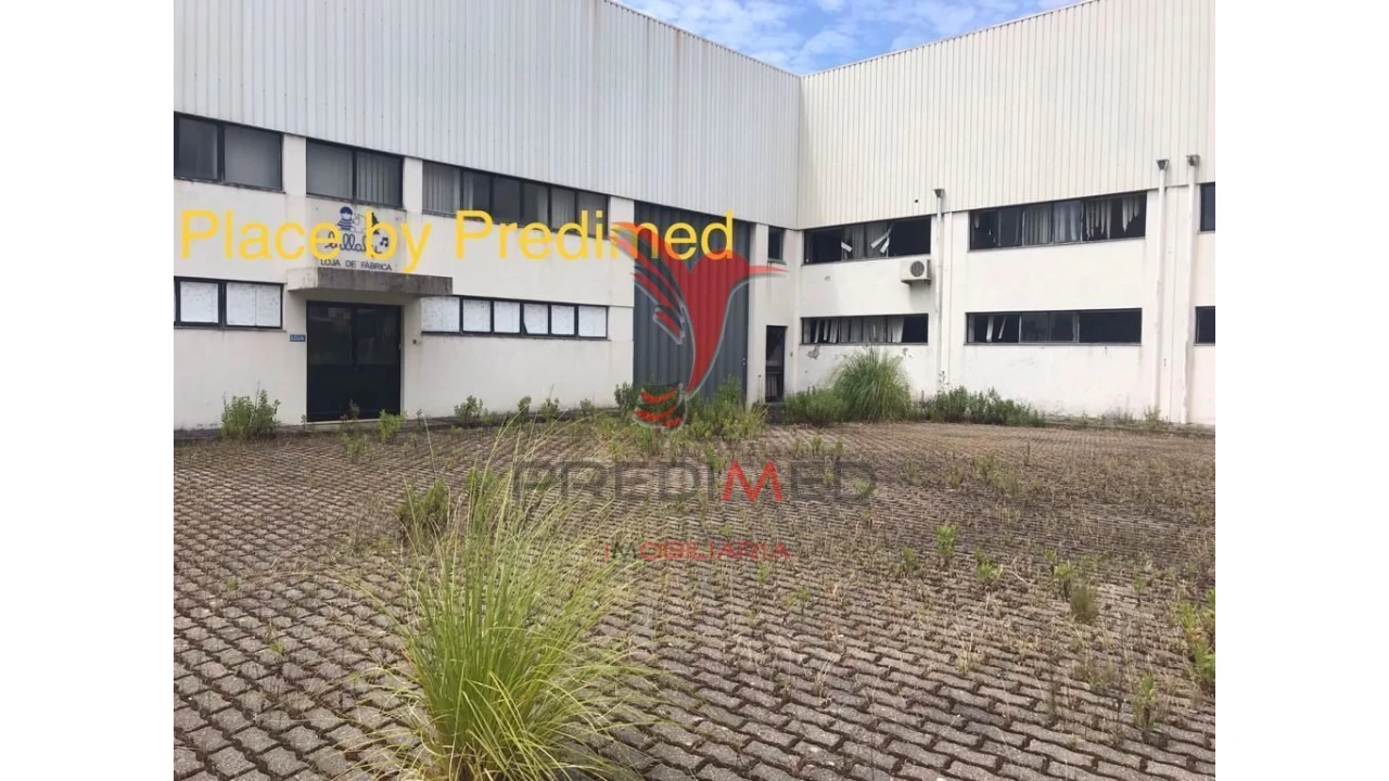 Armazém para Venda em Milheiros Foto 1