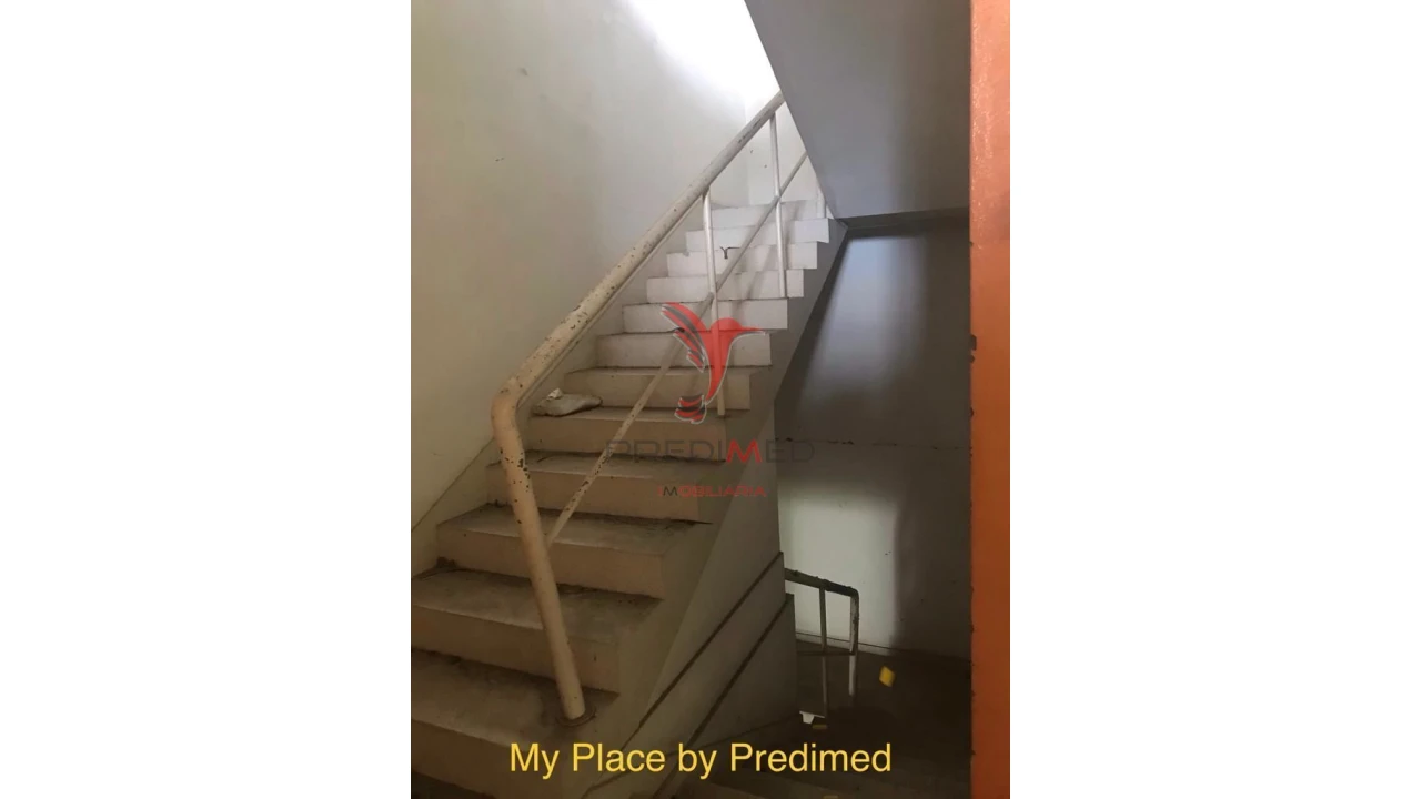 Armazém para Venda em Milheiros Foto 6