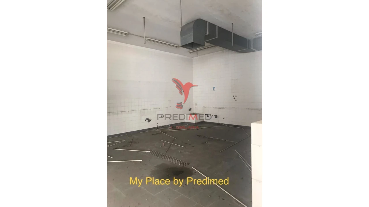 Armazém para Venda em Milheiros Foto 8