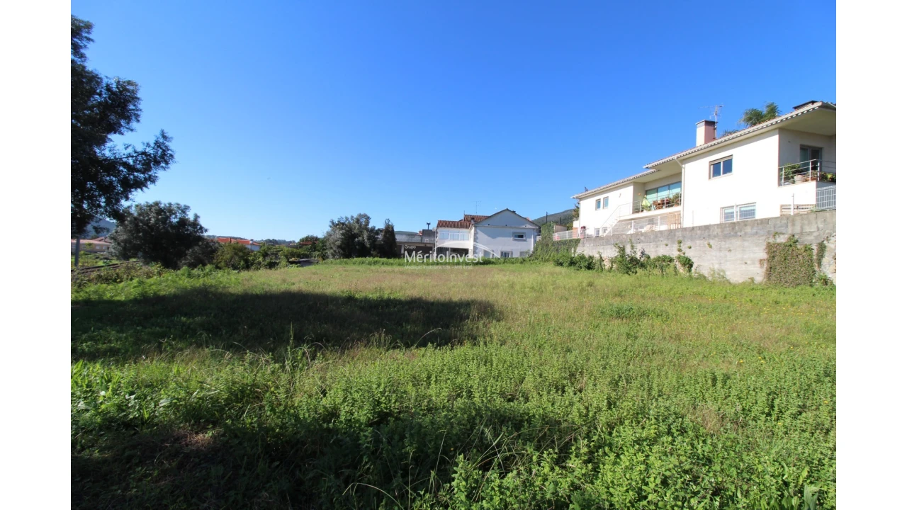 Terreno para Venda em Carapeços Foto 1