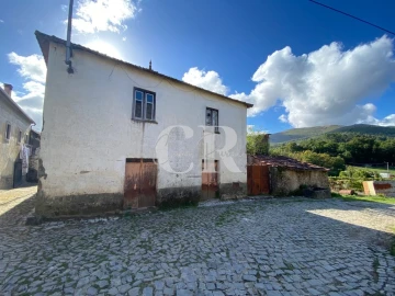 Moradia T5 para Venda em Castanheira de Pêra e Coentral