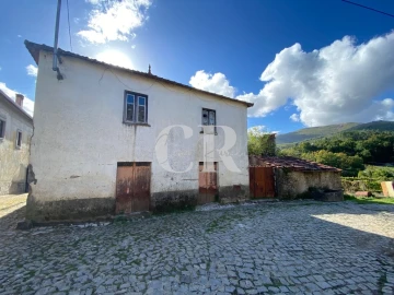 Moradia T5 para Venda em Castanheira de Pêra e Coentral