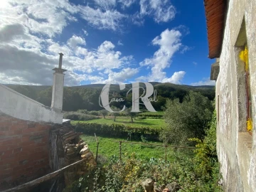 Moradia T5 para Venda em Castanheira de Pêra e Coentral