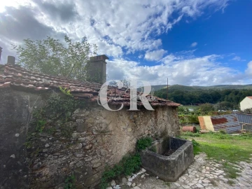 Moradia T5 para Venda em Castanheira de Pêra e Coentral