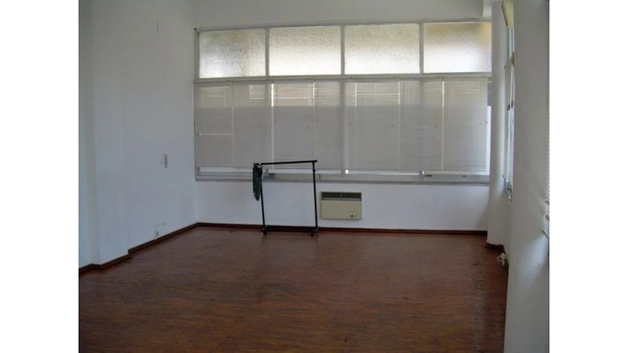 Loja para Venda em Almada, Cova da Piedade, Pragal e Cacilhas Foto 1