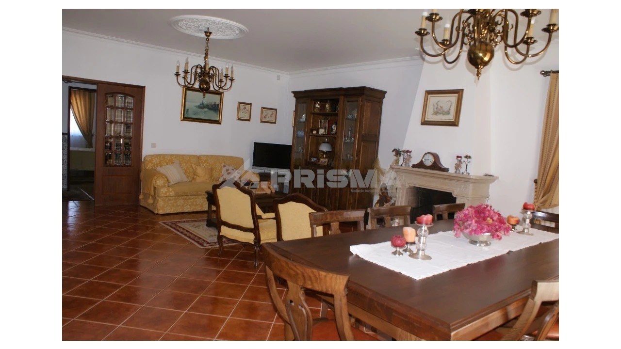 Moradia T5 para Venda em Benquerenças Foto 4