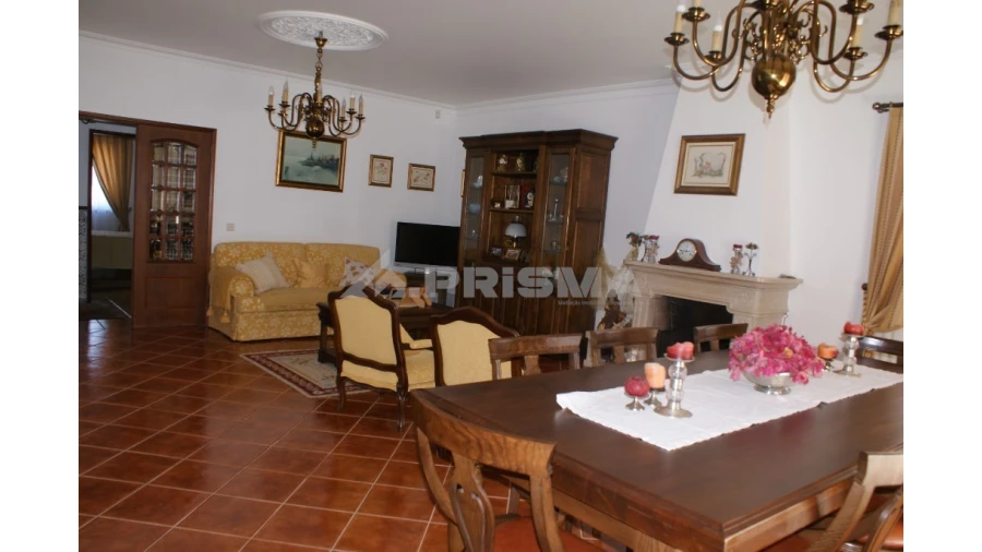 Moradia T5 para Venda em Benquerenças Foto 4