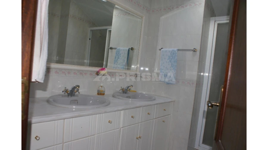 Moradia T5 para Venda em Benquerenças Foto 5