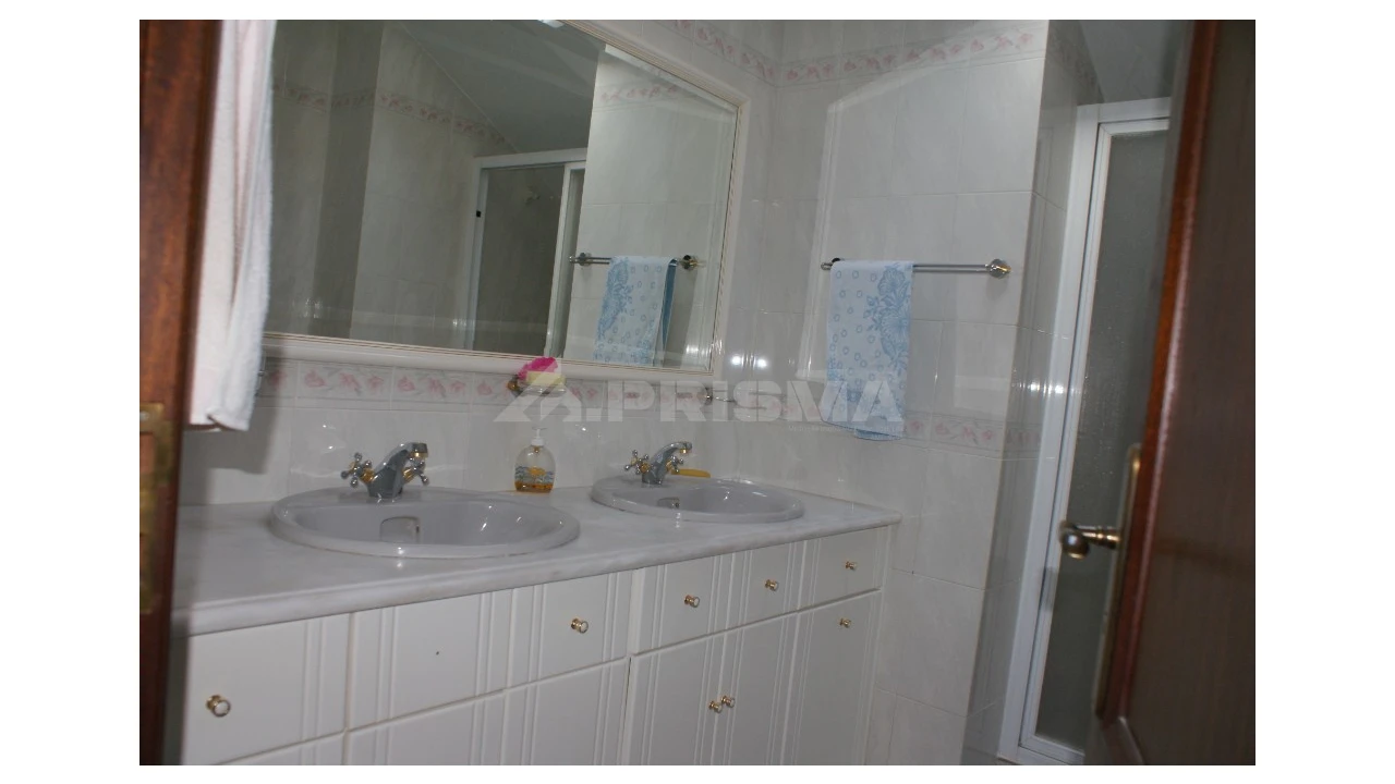 Moradia T5 para Venda em Benquerenças Foto 5