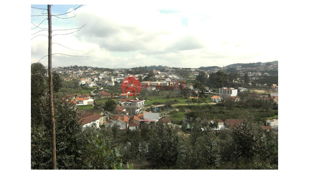 Terreno para Venda em Lordelo Foto 1