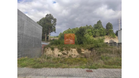 Terreno para Venda em Vila Nova de Anha