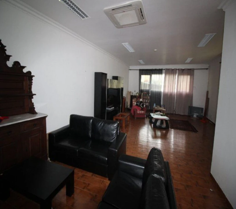 Loja para Arrendamento em Arrifes Foto 6