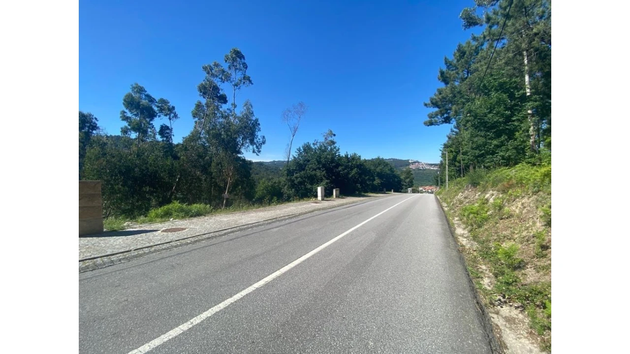 Terreno para Venda em Atães e Rendufe Foto 1