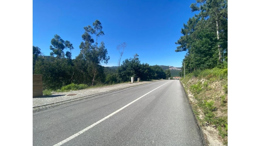 Terreno para Venda em Atães e Rendufe