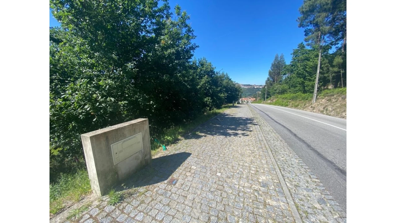 Terreno para Venda em Atães e Rendufe Foto 2