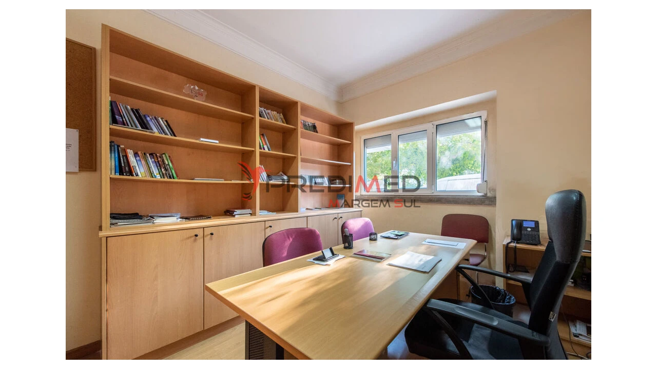 Moradia T5 para Venda em Alvalade Foto 9