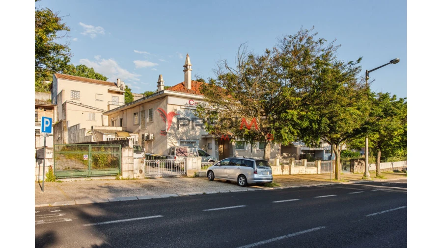 Moradia T5 para Venda em Alvalade Foto 3