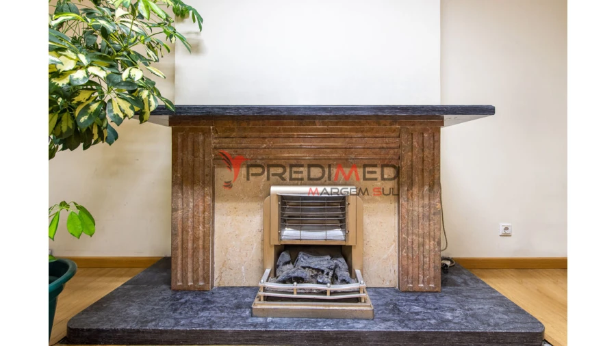 Moradia T5 para Venda em Alvalade Foto 2