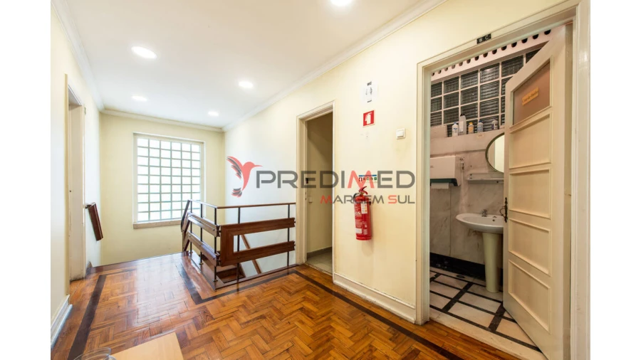 Moradia T5 para Venda em Alvalade Foto 11