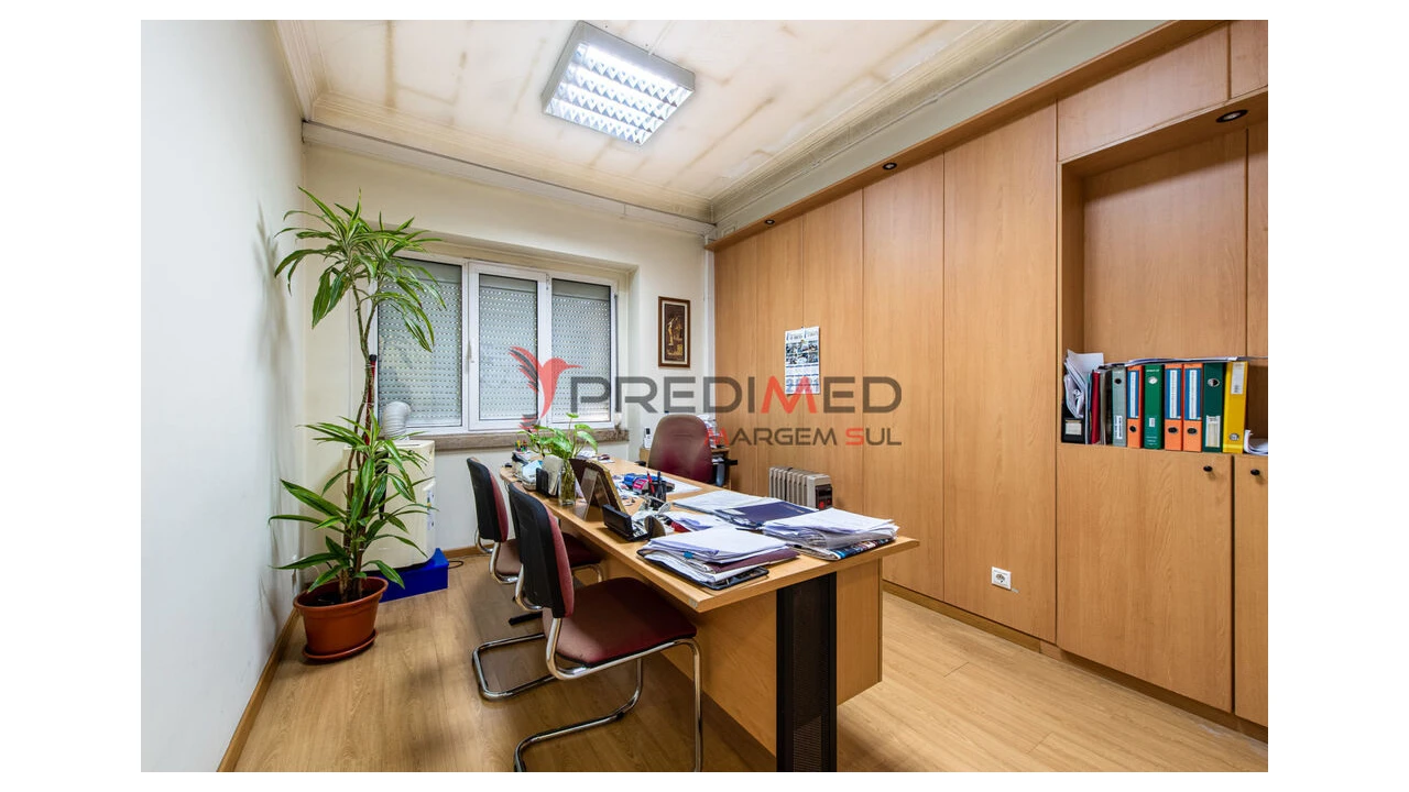 Moradia T5 para Venda em Alvalade Foto 13