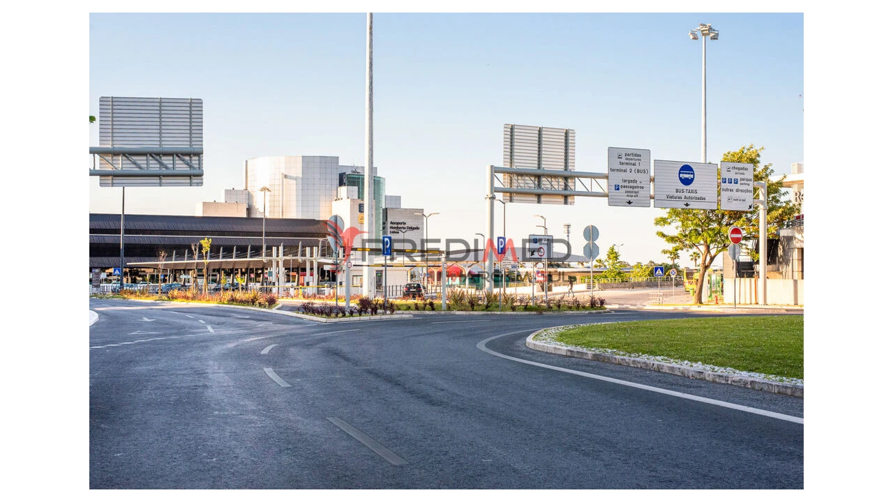 Moradia T5 para Venda em Alvalade Foto 5