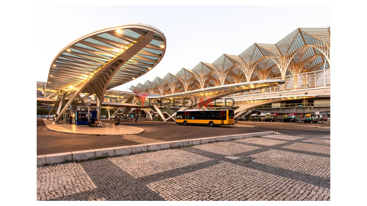 Moradia T5 para Venda em Alvalade Foto 6