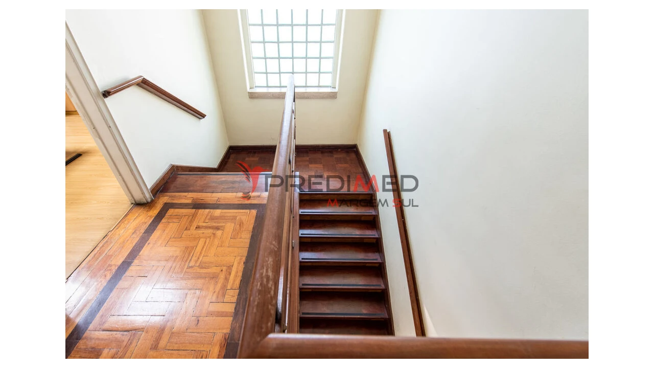 Moradia T5 para Venda em Alvalade Foto 10