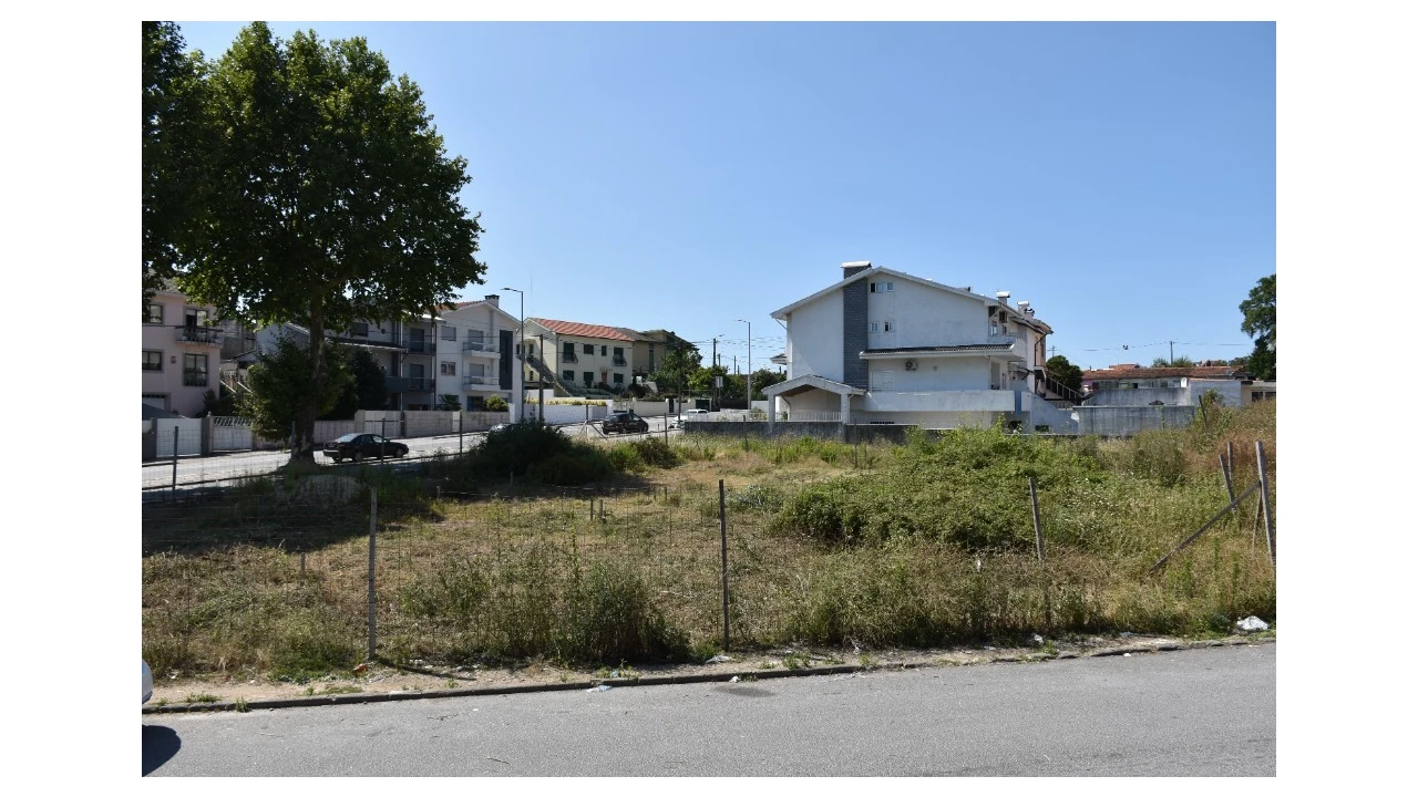 Terreno para Venda em Fânzeres e São Pedro da Cova Foto 4