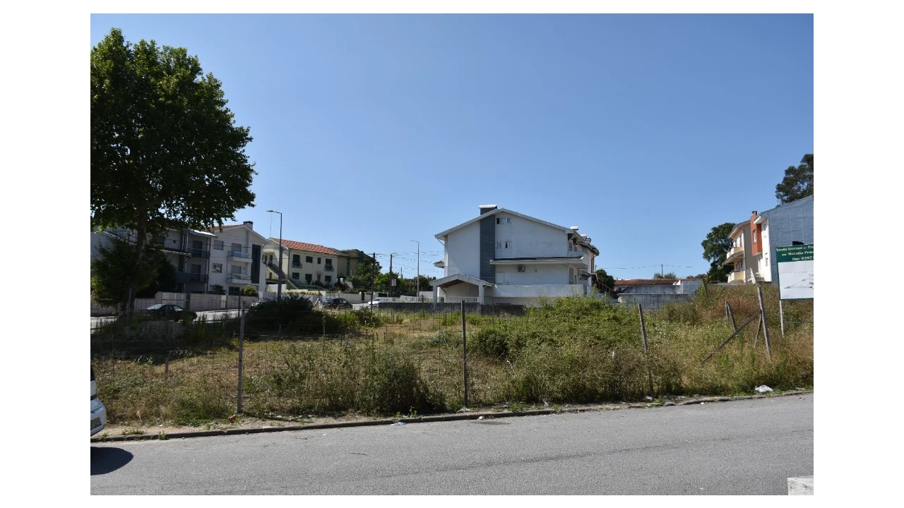 Terreno para Venda em Fânzeres e São Pedro da Cova Foto 1