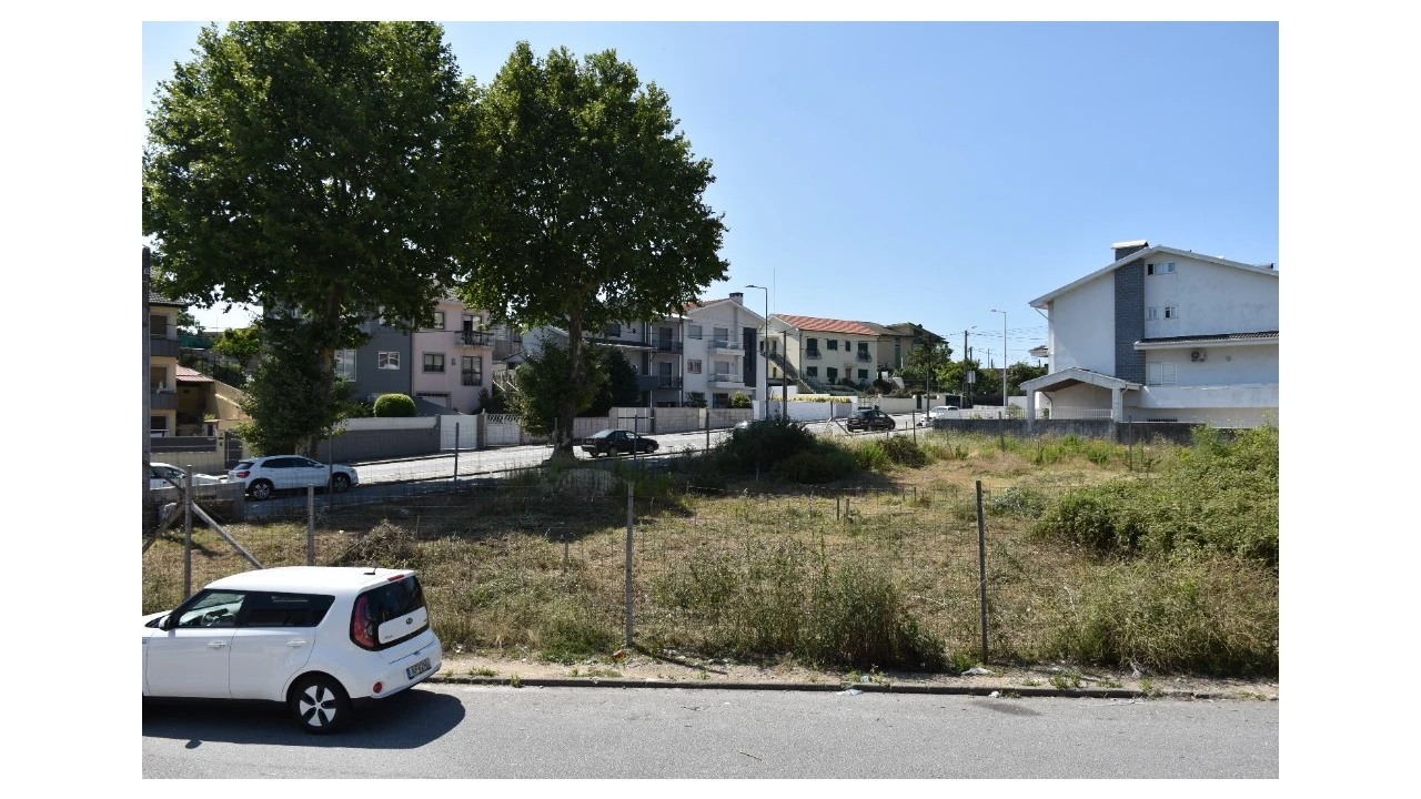 Terreno para Venda em Fânzeres e São Pedro da Cova Foto 10