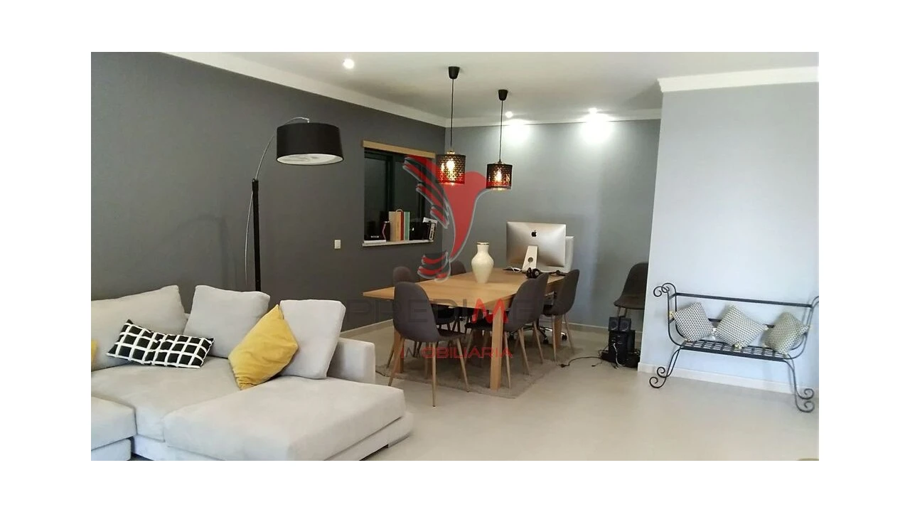 Moradia T4 para Venda em Quelfes Foto 1