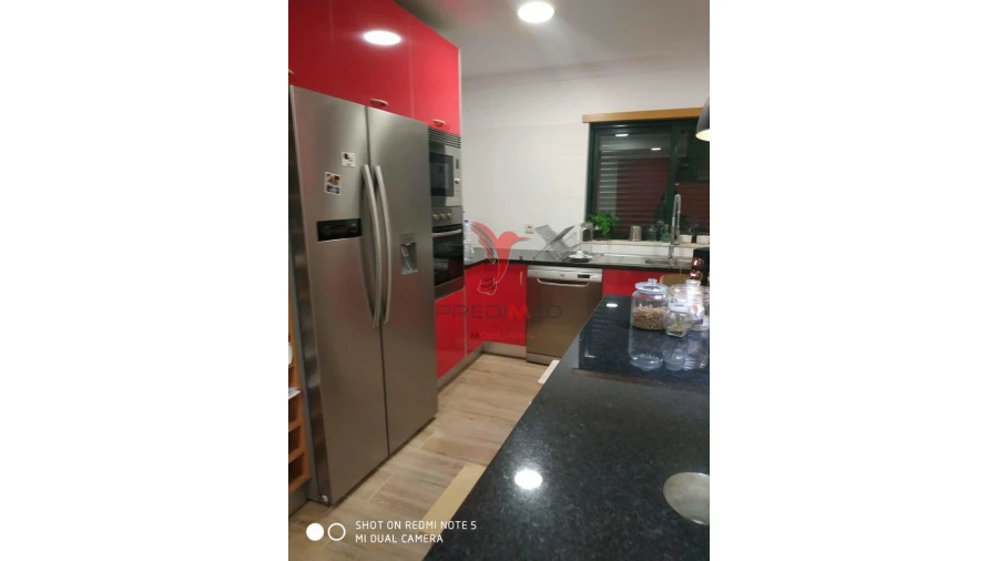 Moradia T4 para Venda em Quelfes Foto 7