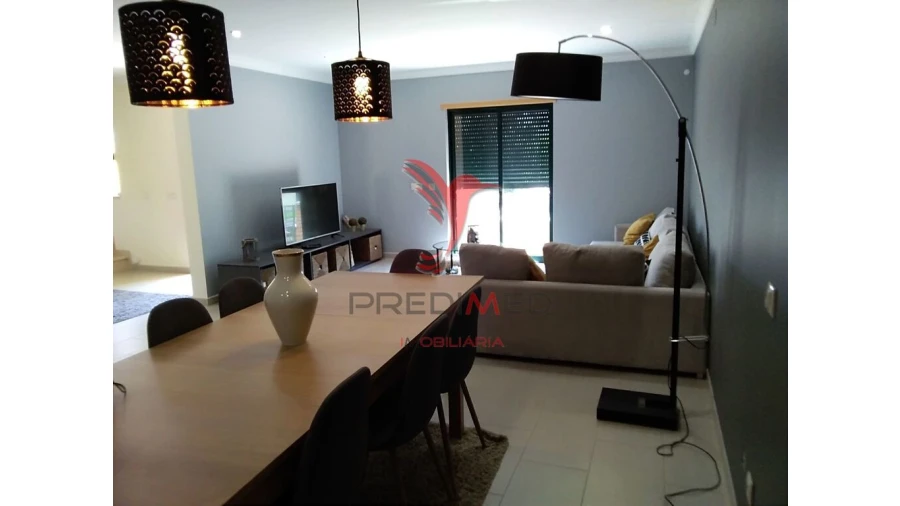 Moradia T4 para Venda em Quelfes Foto 14