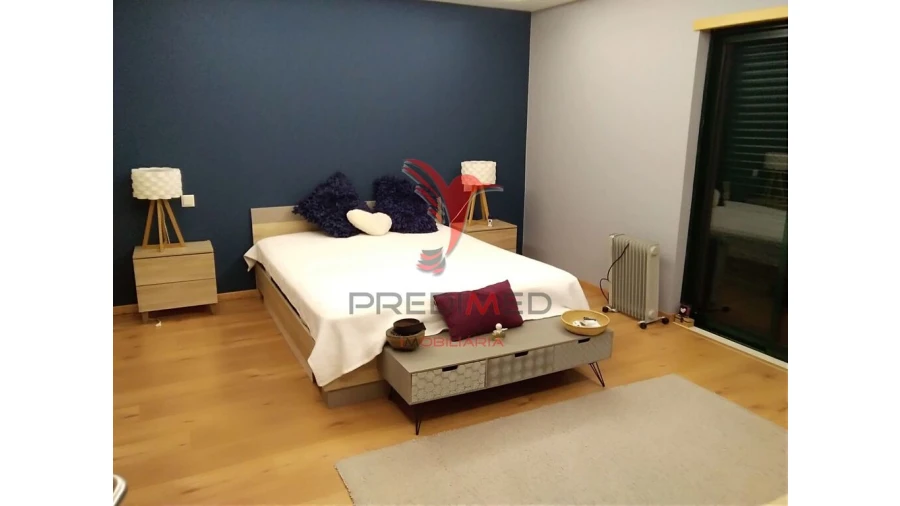 Moradia T4 para Venda em Quelfes Foto 11