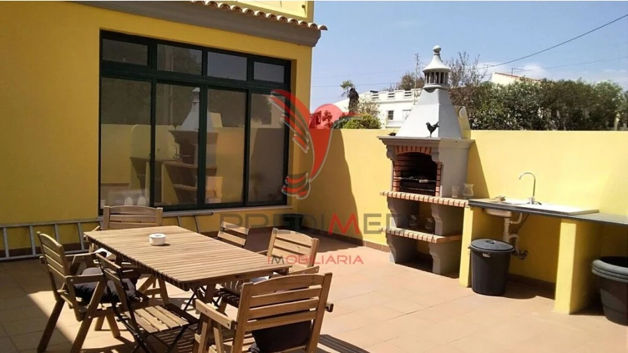 Moradia T4 para Venda em Quelfes Foto 2